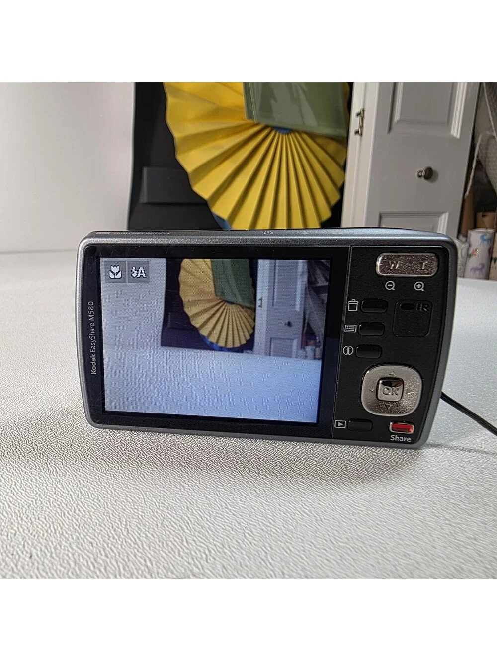 Kodak EasyShare M580 14.MP Digital Camera with Charger, Battery and Card.